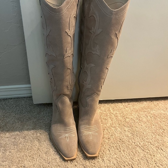 Dolce Vita Samare 6.5 Western Boots Taupe Suede - Picture 4 of 10